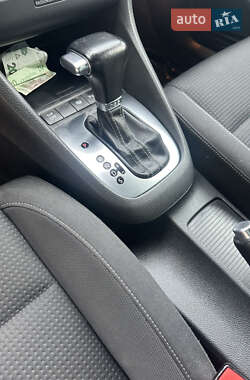Хэтчбек Volkswagen Golf 2010 в 