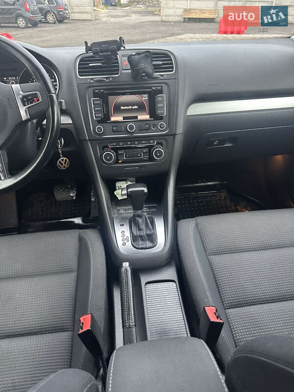 Хетчбек Volkswagen Golf 2010 в Великій Багачці