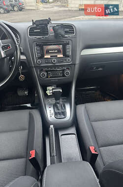 Хэтчбек Volkswagen Golf 2010 в 