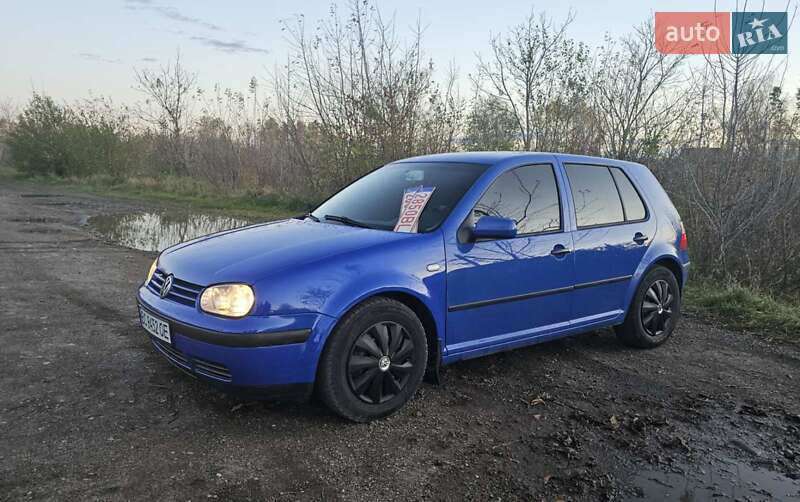 Хэтчбек Volkswagen Golf 2002 в Рудки