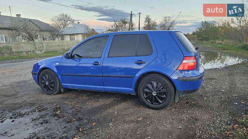 Хэтчбек Volkswagen Golf 2002 в Рудки