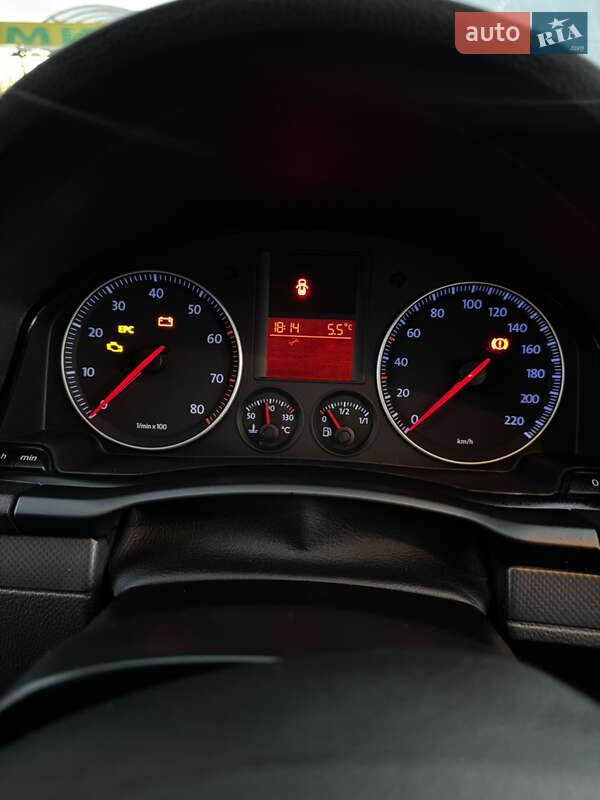 Хэтчбек Volkswagen Golf 2005 в Сторожинце