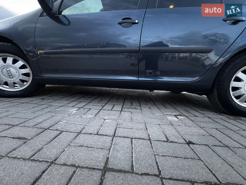 Хэтчбек Volkswagen Golf 2005 в Сторожинце