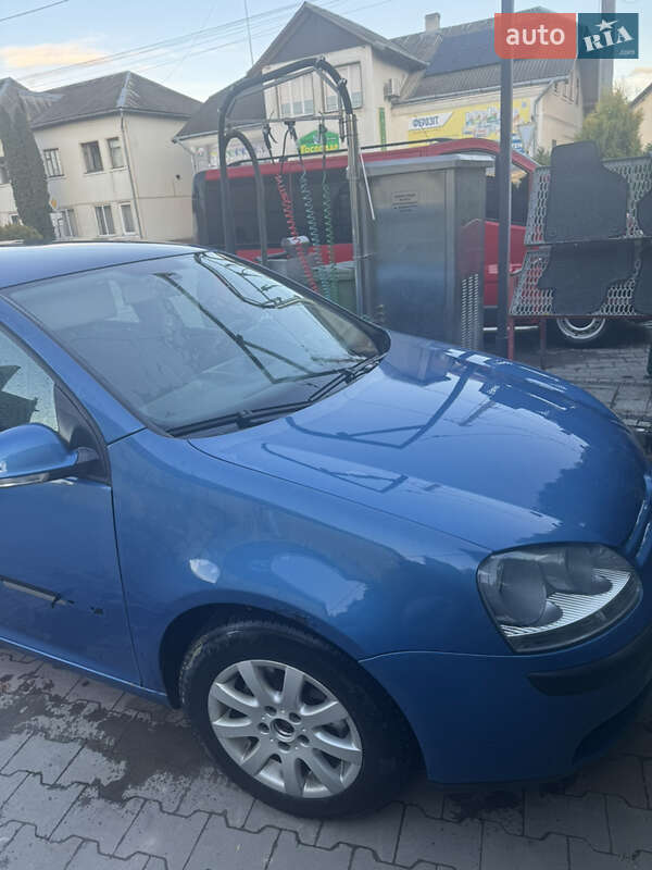 Хэтчбек Volkswagen Golf 2003 в Ивано-Франковске