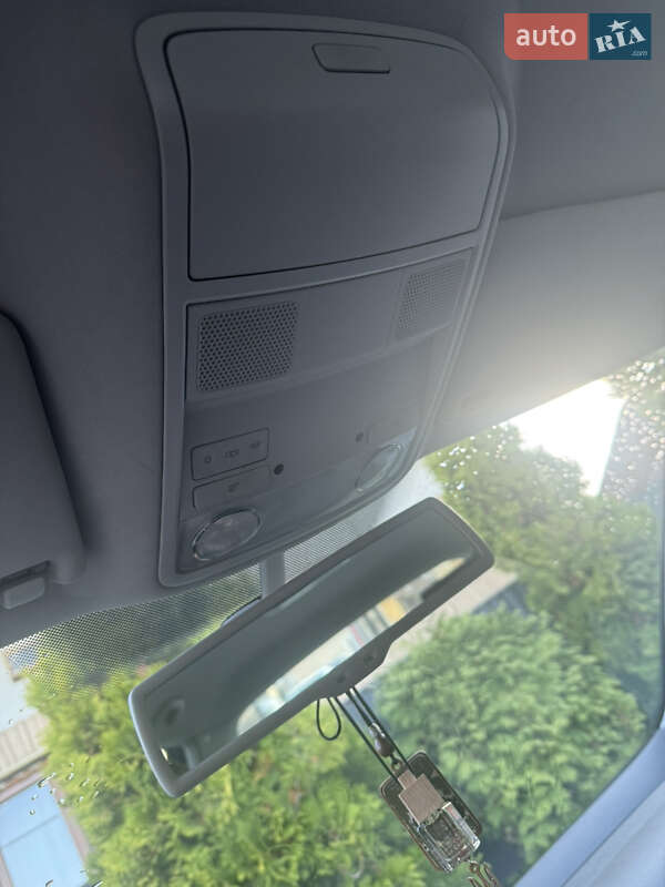 Хэтчбек Volkswagen Golf 2003 в Ивано-Франковске