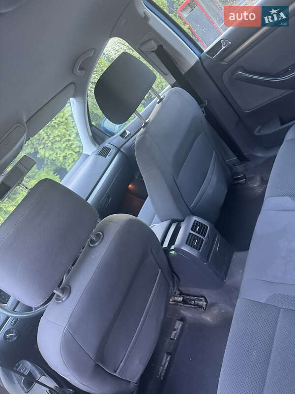 Хэтчбек Volkswagen Golf 2003 в Ивано-Франковске