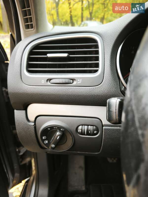 Хетчбек Volkswagen Golf 2010 в Києві