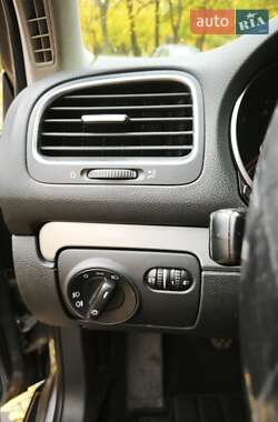 Хэтчбек Volkswagen Golf 2010 в 