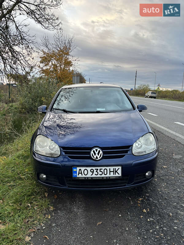 Хэтчбек Volkswagen Golf 2008 в Ужгороде