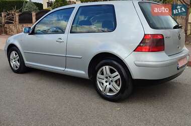 Хэтчбек Volkswagen Golf 2002 в  фото 12 Хэтчбек Volkswagen Golf 2002 в