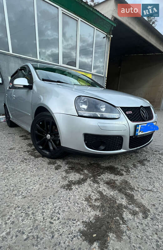 Хетчбек Volkswagen Golf 2004 в Дніпрі