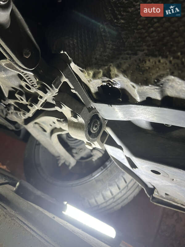 Хетчбек Volkswagen Golf 2004 в Дніпрі