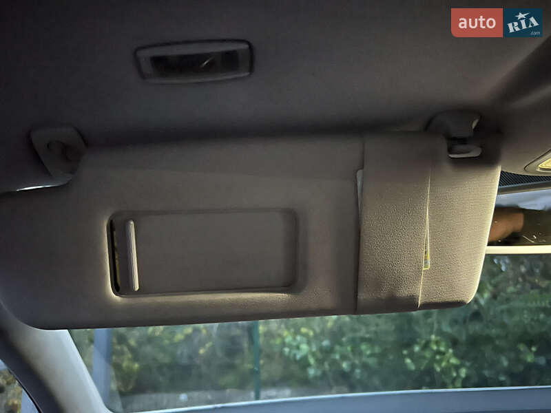 Хетчбек Volkswagen Golf 2004 в Дніпрі