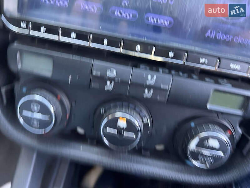 Хетчбек Volkswagen Golf 2004 в Дніпрі