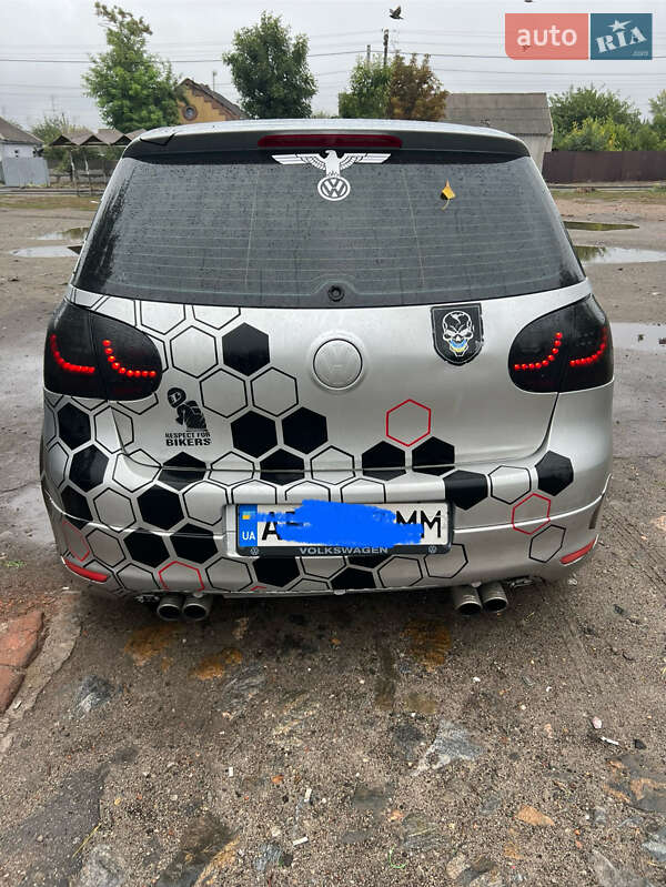 Хетчбек Volkswagen Golf 2004 в Дніпрі