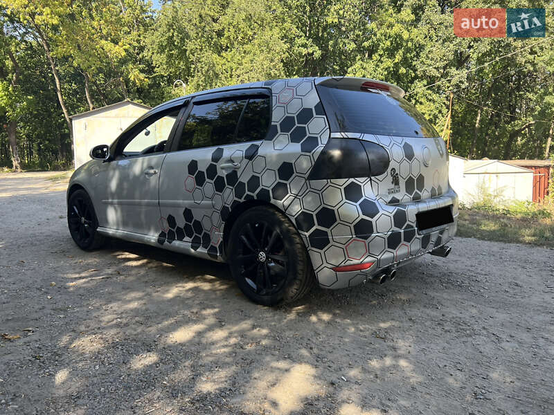 Хетчбек Volkswagen Golf 2004 в Дніпрі