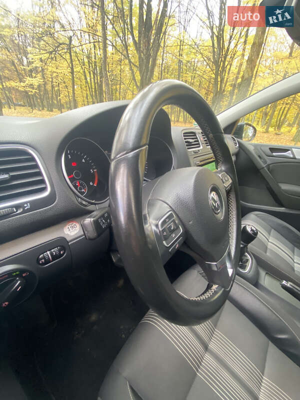 Хэтчбек Volkswagen Golf 2012 в Любешове