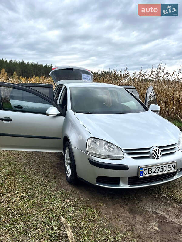 Хэтчбек Volkswagen Golf 2004 в Нежине