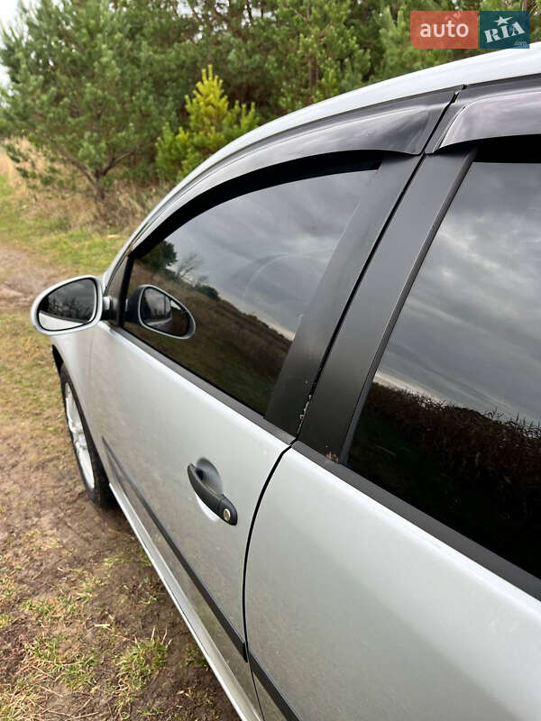 Хэтчбек Volkswagen Golf 2004 в Нежине