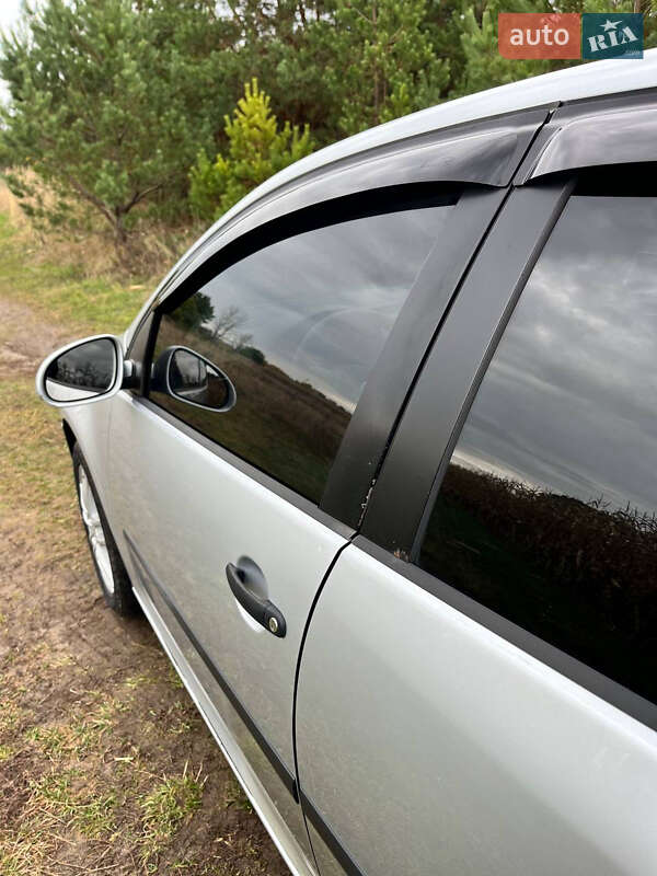 Хэтчбек Volkswagen Golf 2004 в Нежине