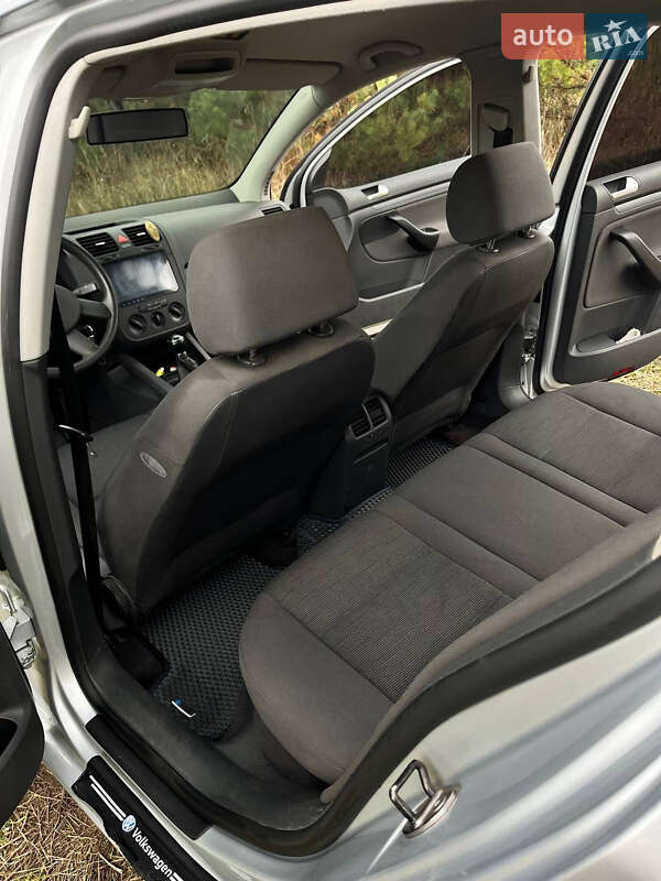 Хэтчбек Volkswagen Golf 2004 в Нежине