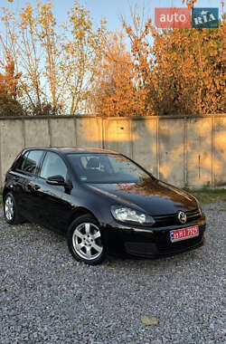 Хэтчбек Volkswagen Golf 2010 в 