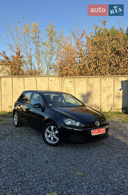 Хэтчбек Volkswagen Golf 2010 в 
