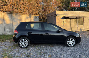 Хэтчбек Volkswagen Golf 2010 в 