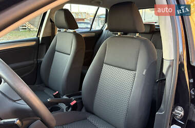 Хэтчбек Volkswagen Golf 2010 в 