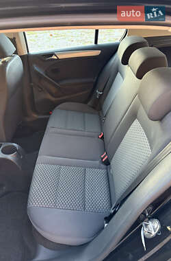 Хэтчбек Volkswagen Golf 2010 в 