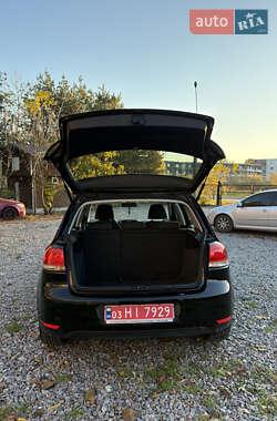 Хэтчбек Volkswagen Golf 2010 в 