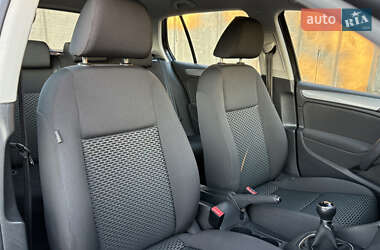 Хэтчбек Volkswagen Golf 2010 в 