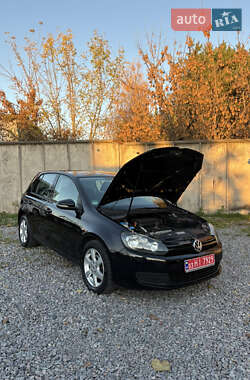 Хэтчбек Volkswagen Golf 2010 в 