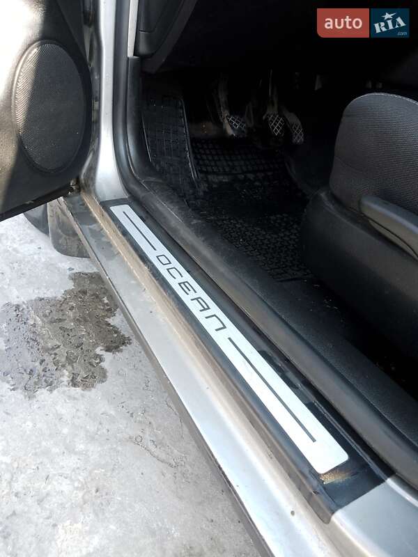 Універсал Volkswagen Golf 2003 в Дубровиці