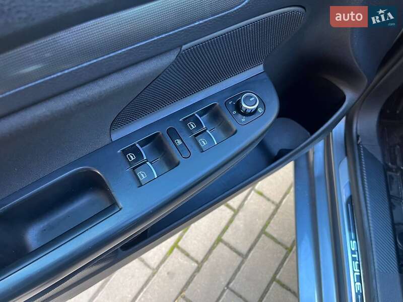 Універсал Volkswagen Golf 2012 в Львові