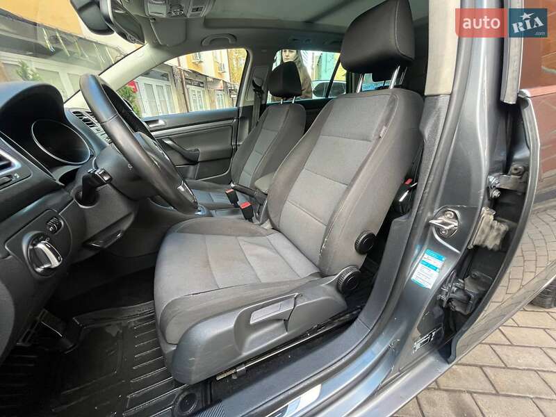 Універсал Volkswagen Golf 2012 в Львові