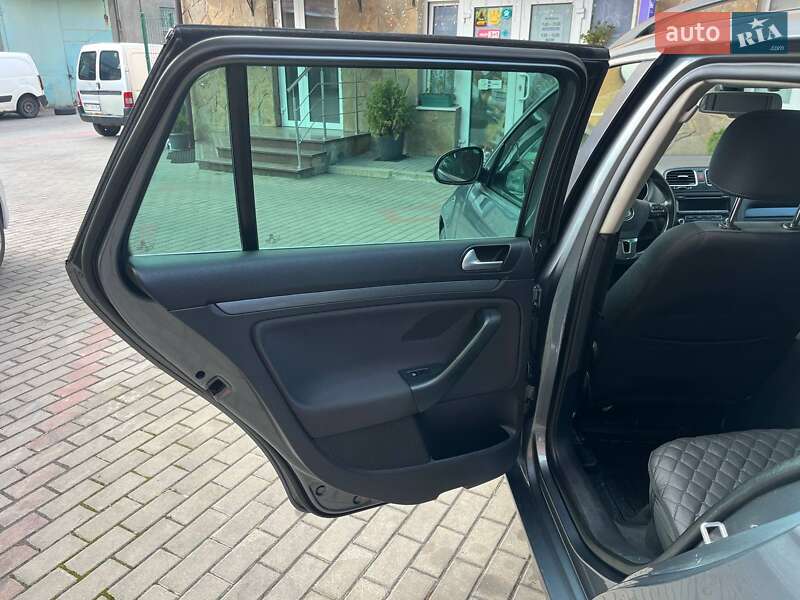 Універсал Volkswagen Golf 2012 в Львові