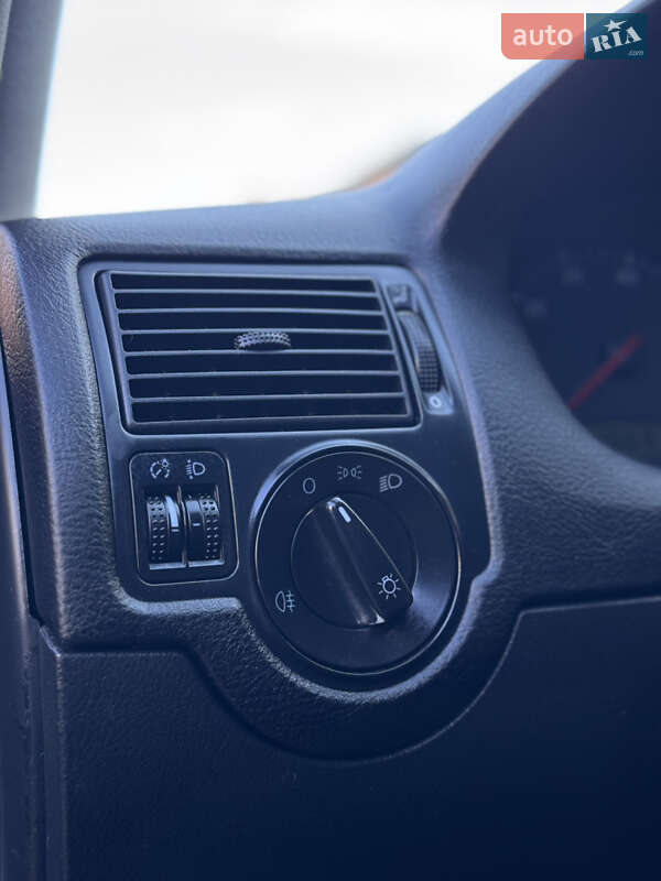 Універсал Volkswagen Golf 2001 в Чернігові