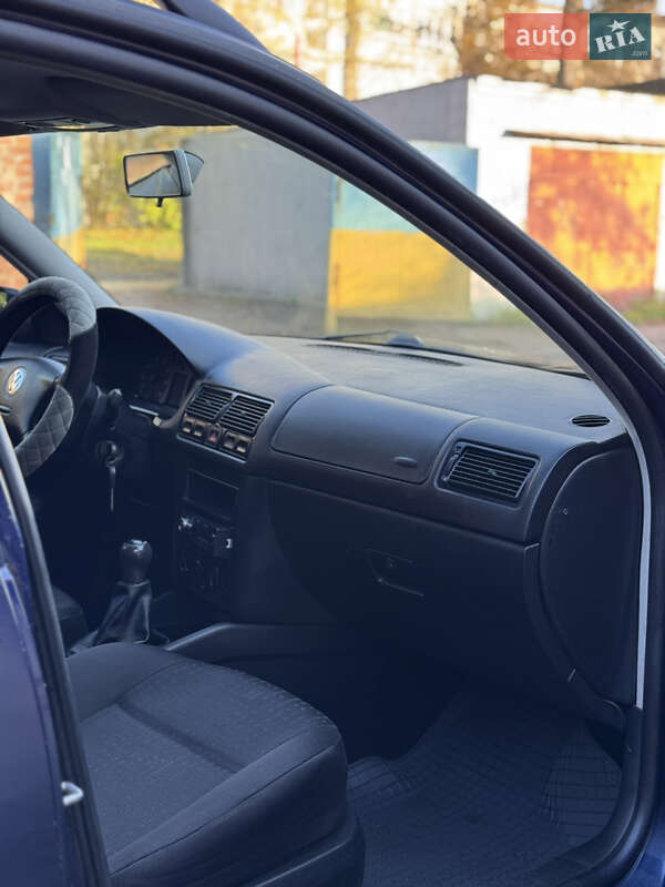 Універсал Volkswagen Golf 2001 в Чернігові