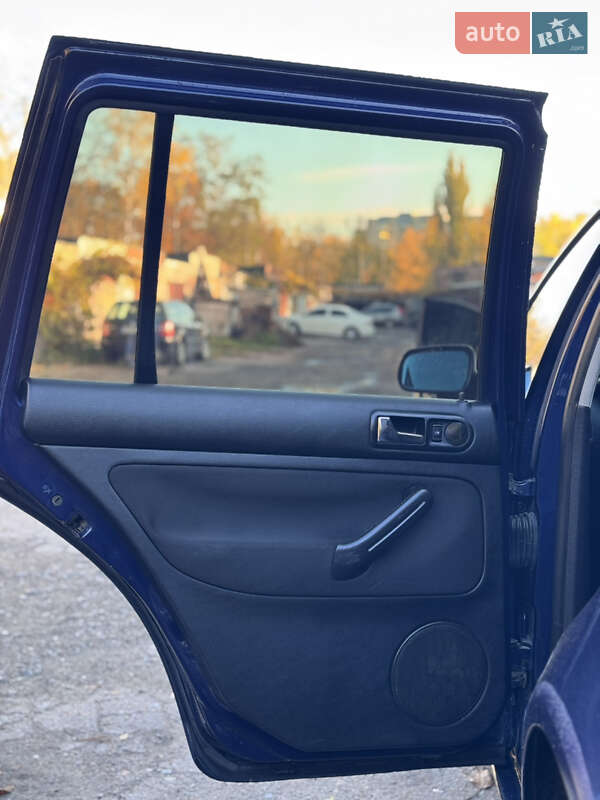 Універсал Volkswagen Golf 2001 в Чернігові