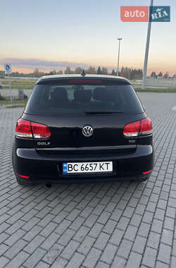 Хэтчбек Volkswagen Golf 2011 в 