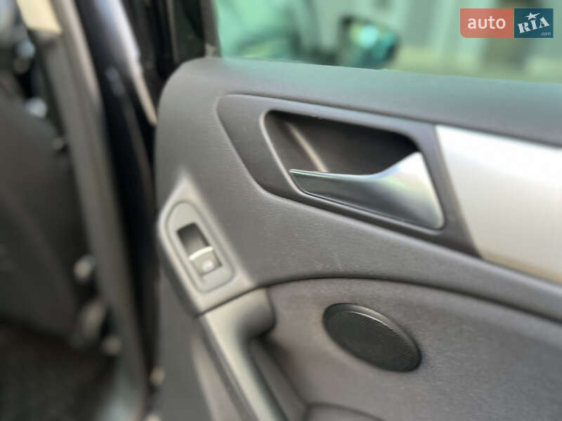 Хетчбек Volkswagen Golf 2009 в Івано-Франківську