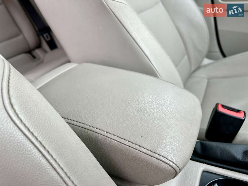 Універсал Volkswagen Golf 2015 в Львові