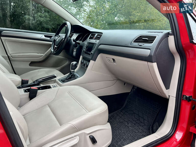 Універсал Volkswagen Golf 2015 в Львові