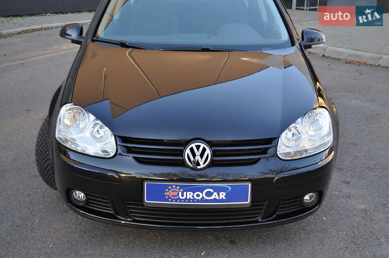 Хэтчбек Volkswagen Golf 2009 в Киеве