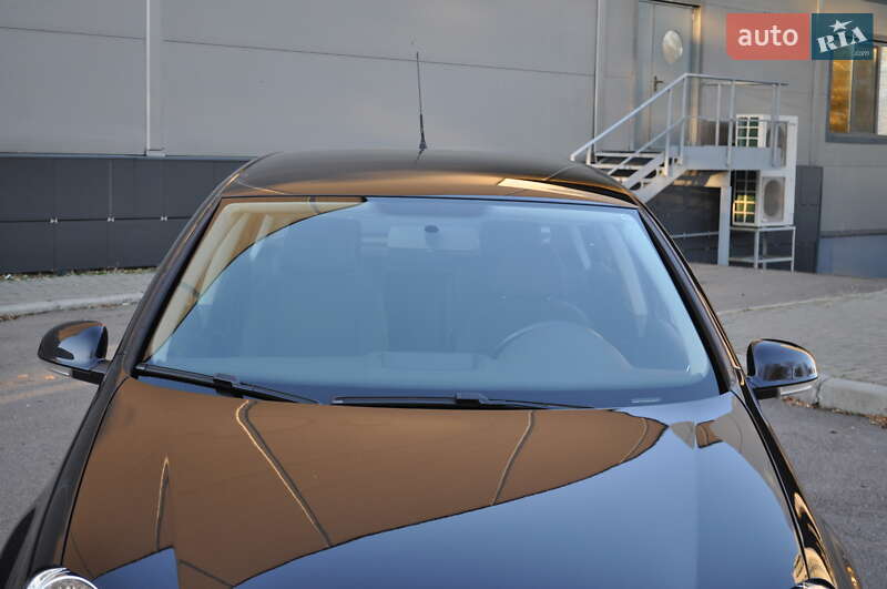 Хэтчбек Volkswagen Golf 2009 в Киеве