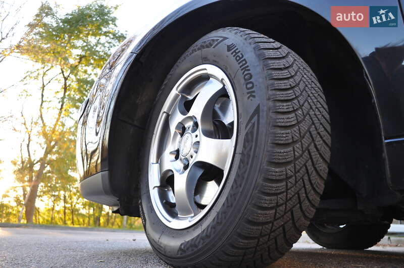 Хэтчбек Volkswagen Golf 2009 в Киеве