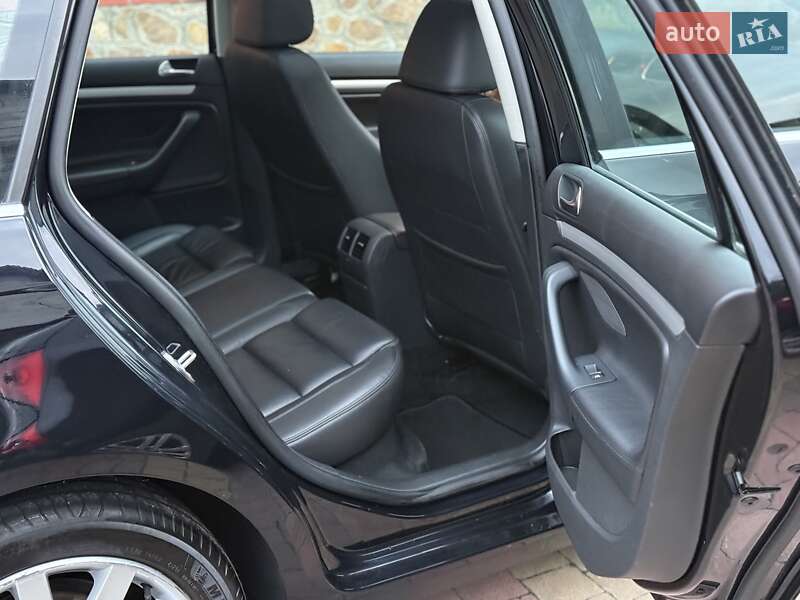 Универсал Volkswagen Golf 2012 в Сарнах