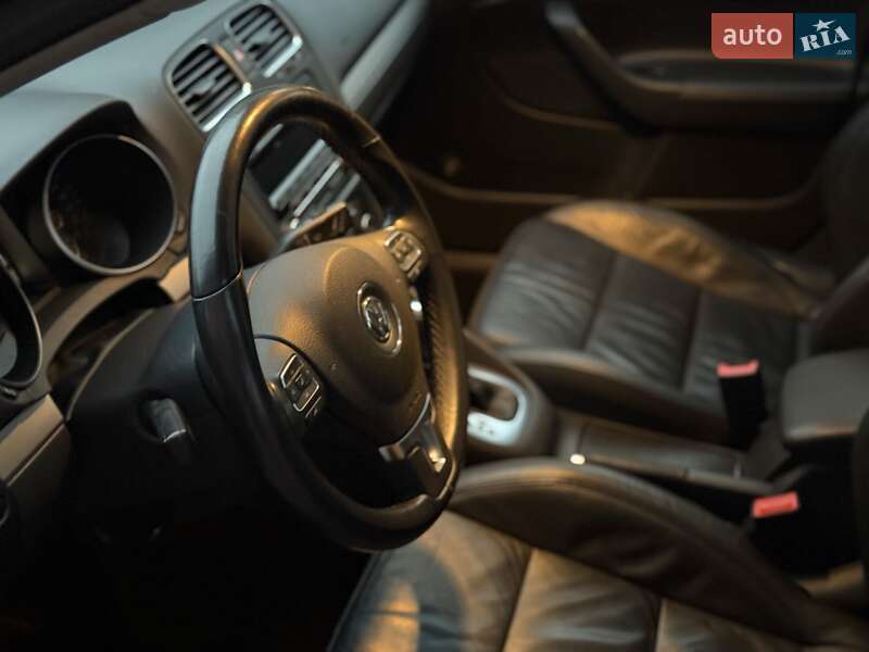 Универсал Volkswagen Golf 2012 в Сарнах