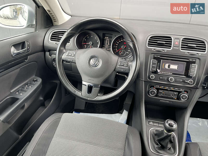 Універсал Volkswagen Golf 2010 в Луцьку